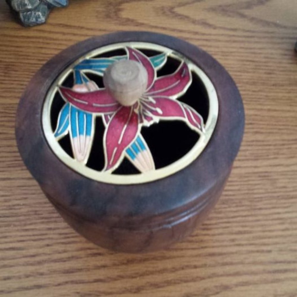 VIntage Wooden with Brass Lid container~So cute